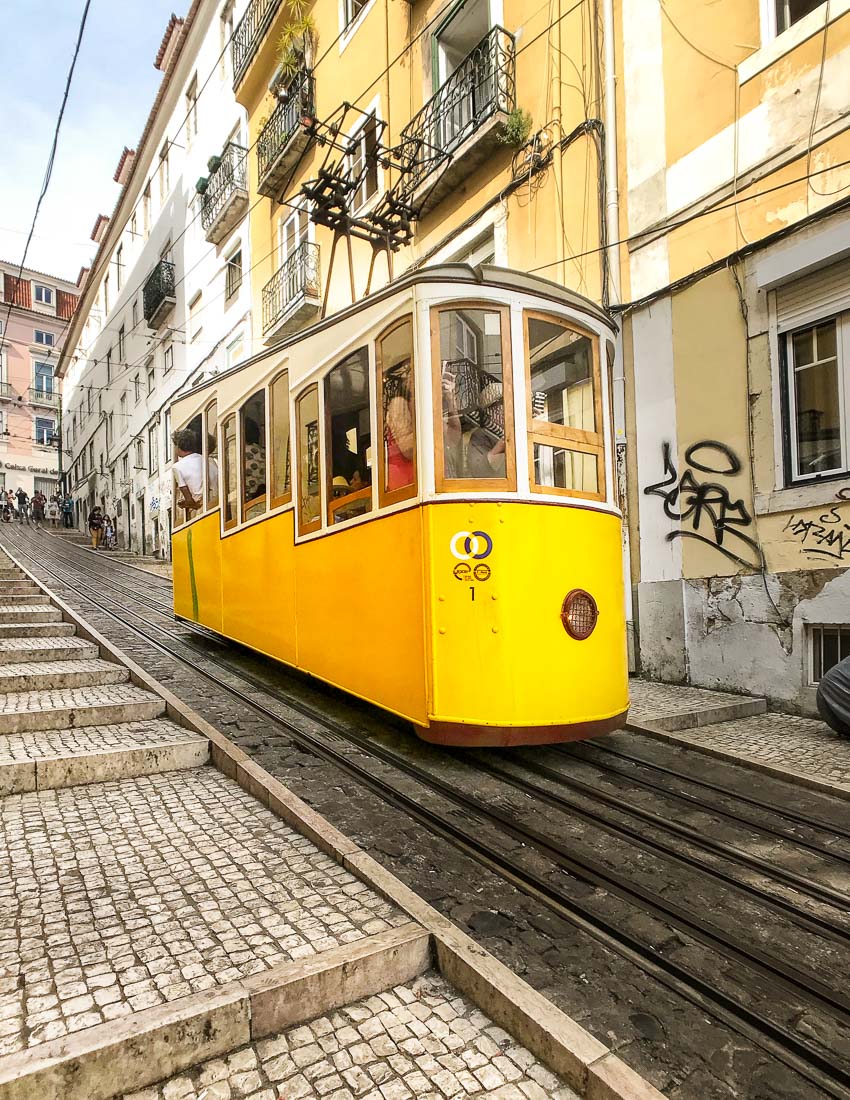 Yellow Tram - Bica Funicular