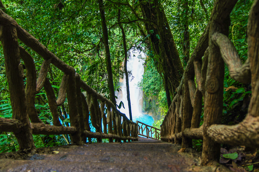 Stairs to Rio Celeste waterfall