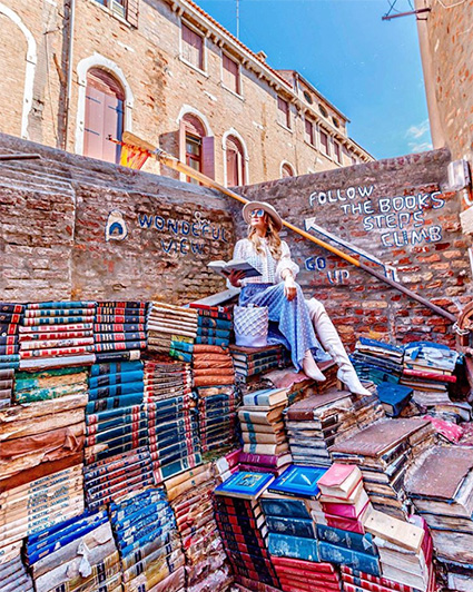 Libreria Acqua Alta Venice @pink.lem